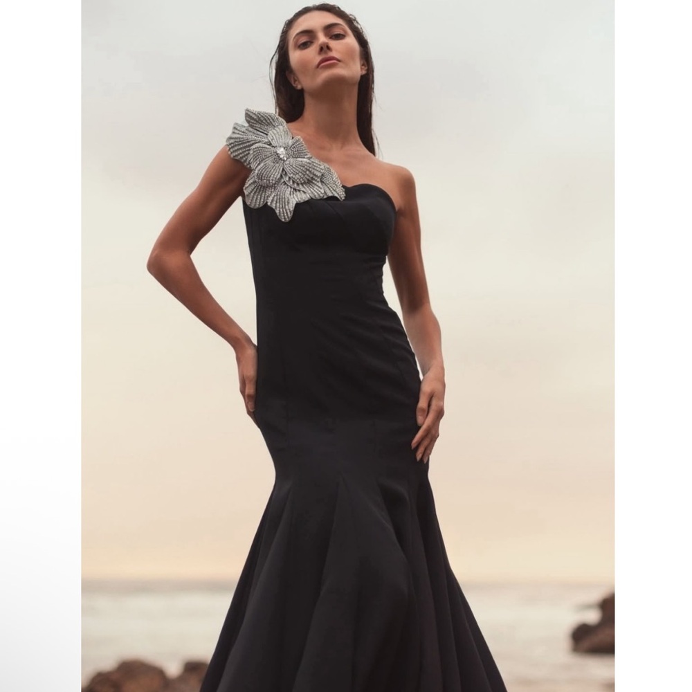Mac Duggal Black Crepe One Shoulder Gown With Crystal Flower
